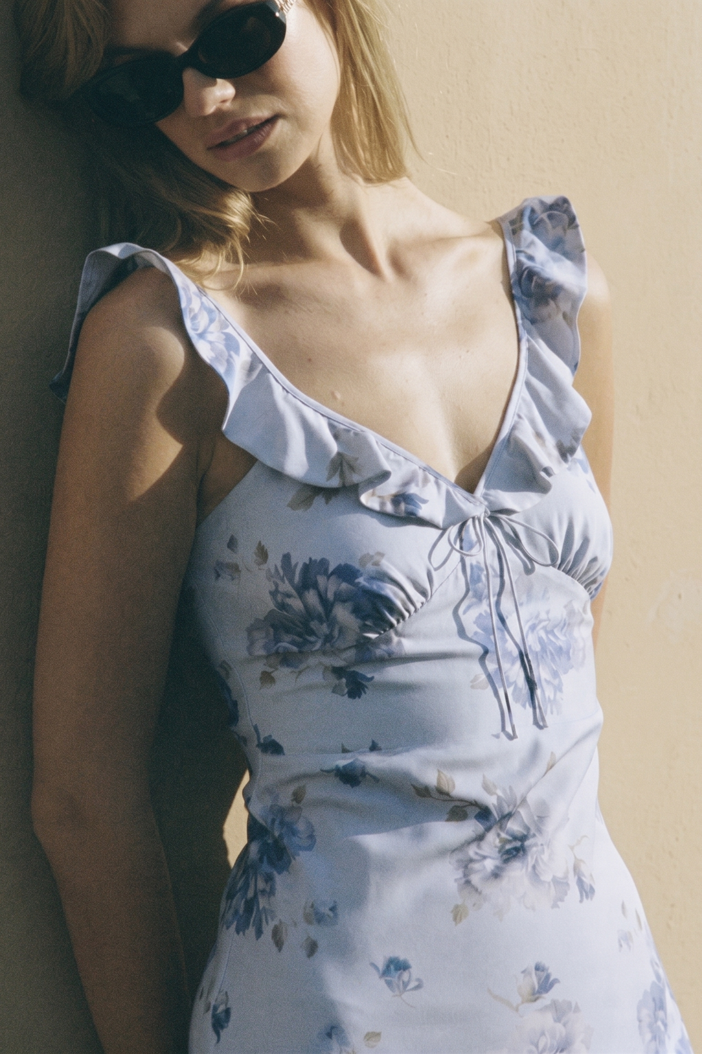 Robe flora dos nu à Volants & l'essence de l'été coquette