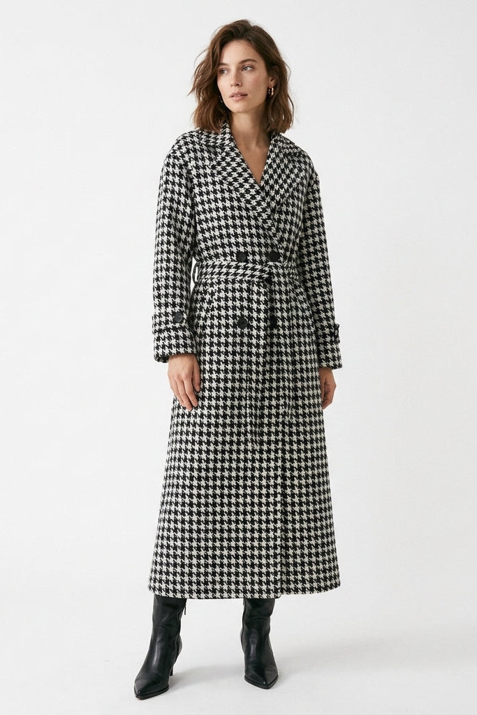 Manteau long à motif pied-de-poule, ceinturé