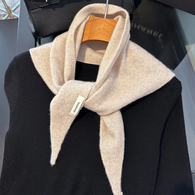 L'Écharpe Triangulaire Chic & Enveloppante | L'Essentiel d'Hiver