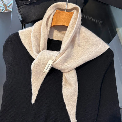L'Écharpe Triangulaire Chic & Enveloppante | L'Essentiel d'Hiver
