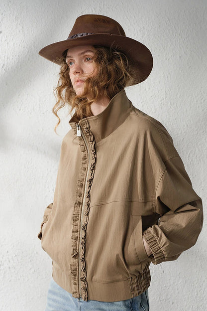 La Veste Workwear Vintage Chic à Col Montant & Volants