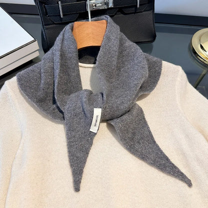 L'Écharpe Triangulaire Chic & Enveloppante | L'Essentiel d'Hiver