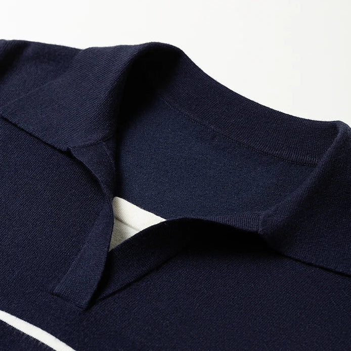 Le Pull Tricoté Effet Deux Pièces à Rayures Graphiques