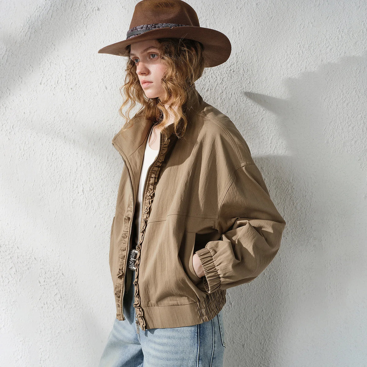La Veste Workwear Vintage Chic à Col Montant & Volants
