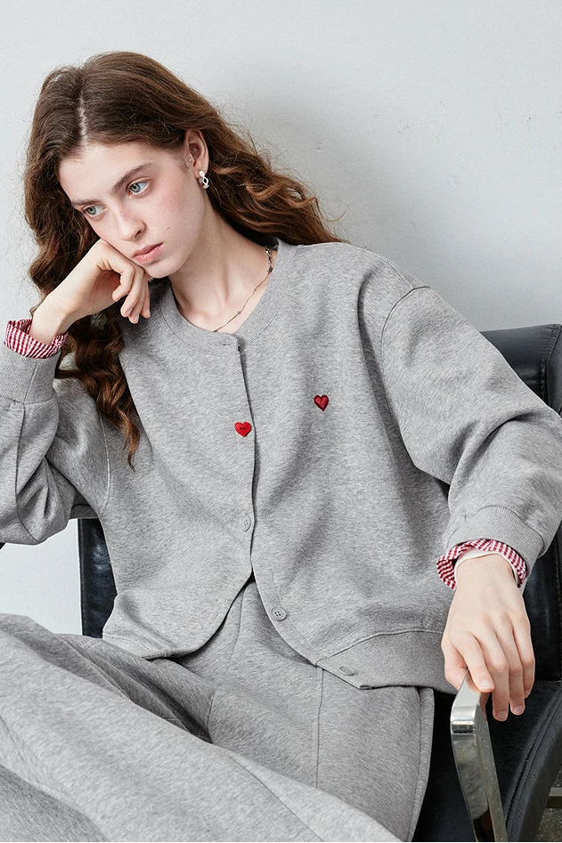 Le Sweat-Shirt Zippé Patchwork & Broderie Cœur