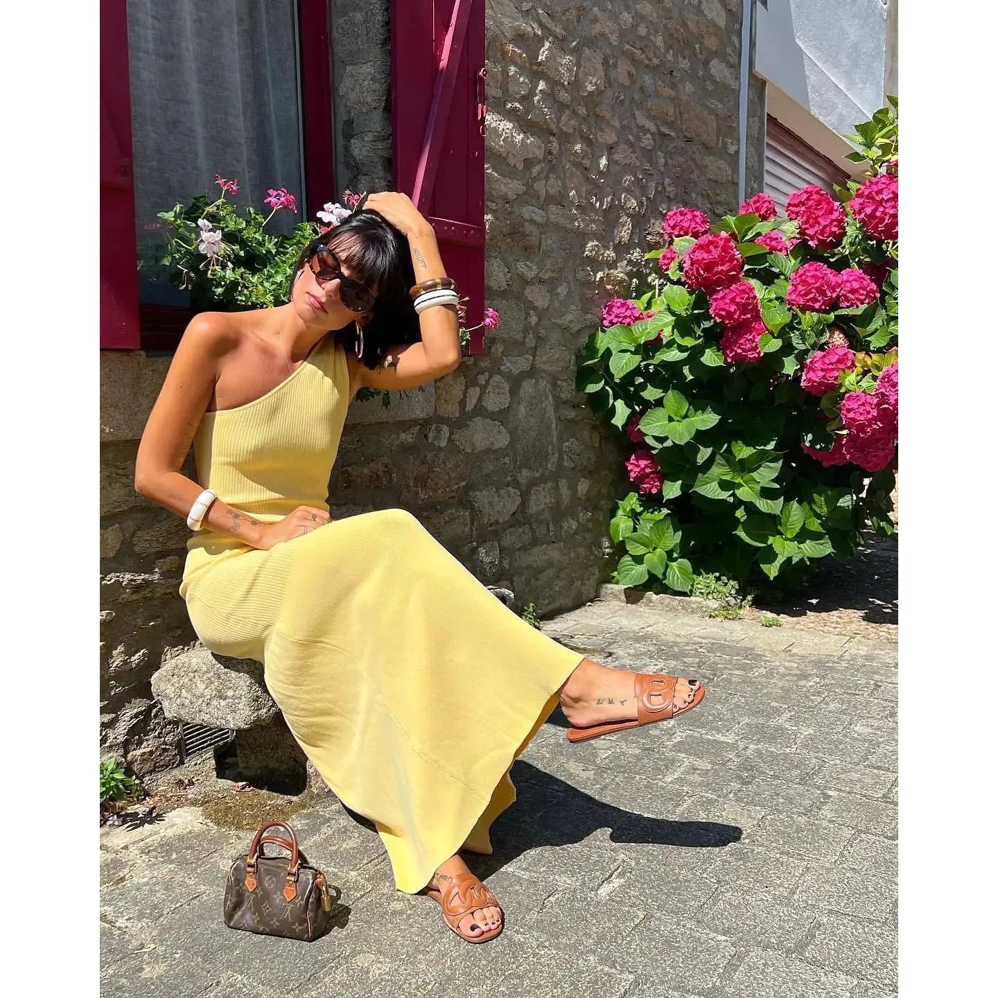 Robe Athina en tricot de coton sculptural & L'élégance asymétrique pour vos soirées chic