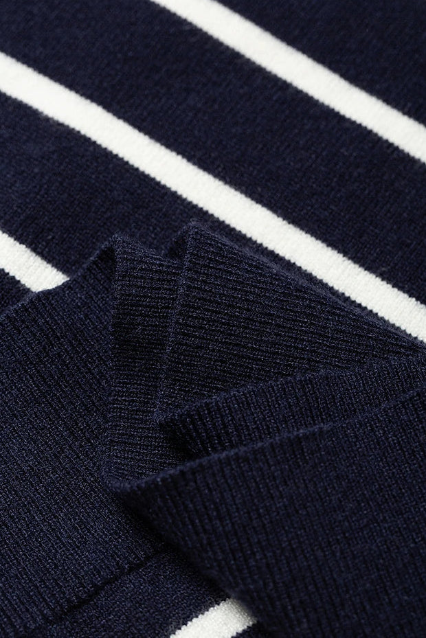 Le Pull Tricoté Effet Deux Pièces à Rayures Graphiques