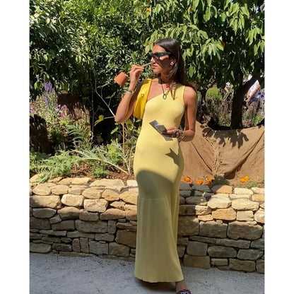 Robe Athina en tricot de coton sculptural & L'élégance asymétrique pour vos soirées chic