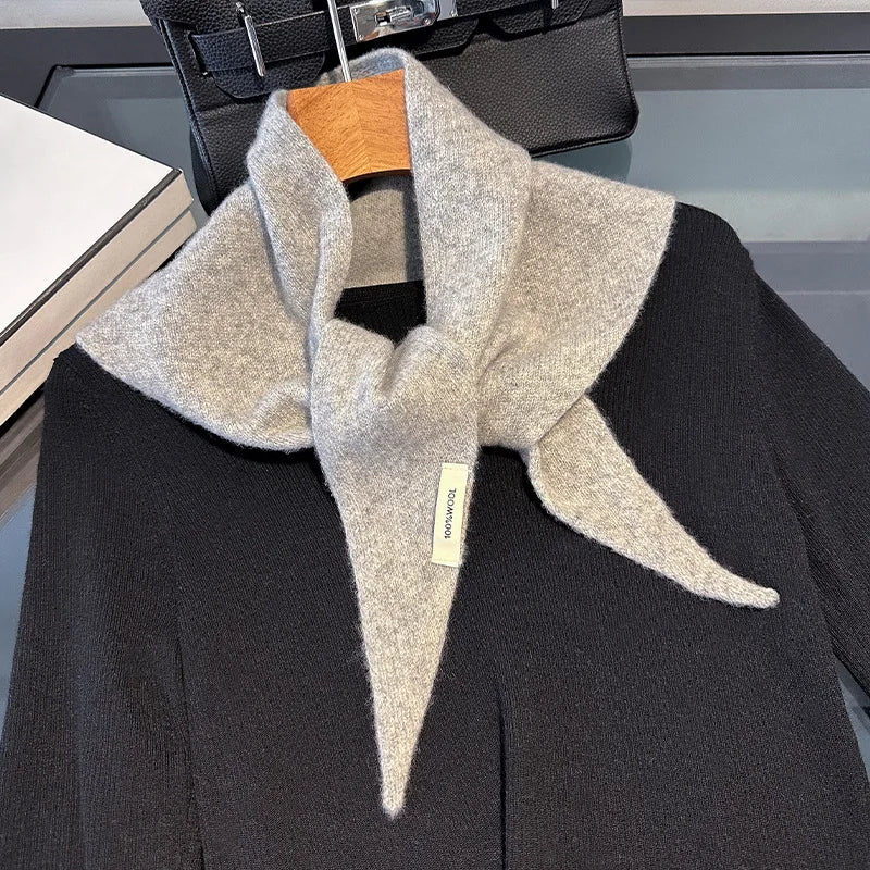 L'Écharpe Triangulaire Chic & Enveloppante | L'Essentiel d'Hiver