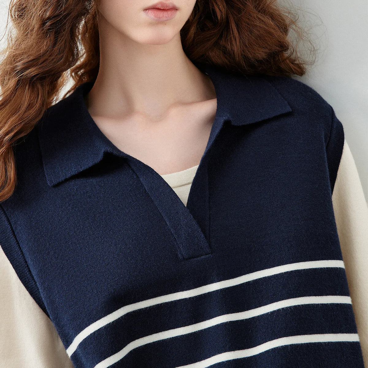 Le Pull Tricoté Effet Deux Pièces à Rayures Graphiques
