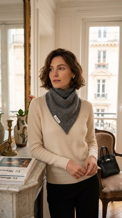 L'Écharpe Triangulaire Chic & Enveloppante | L'Essentiel d'Hiver