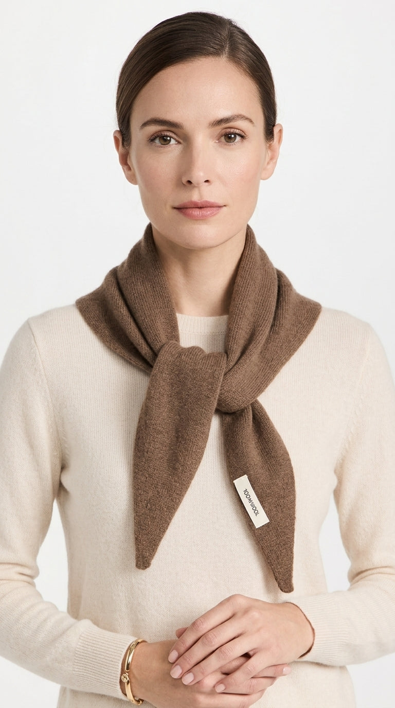 L'Écharpe Triangulaire Chic & Enveloppante | L'Essentiel d'Hiver